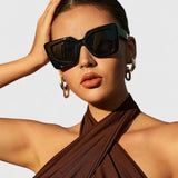 Raeyana | Eleganckie okulary przeciwsłoneczne - widok 3