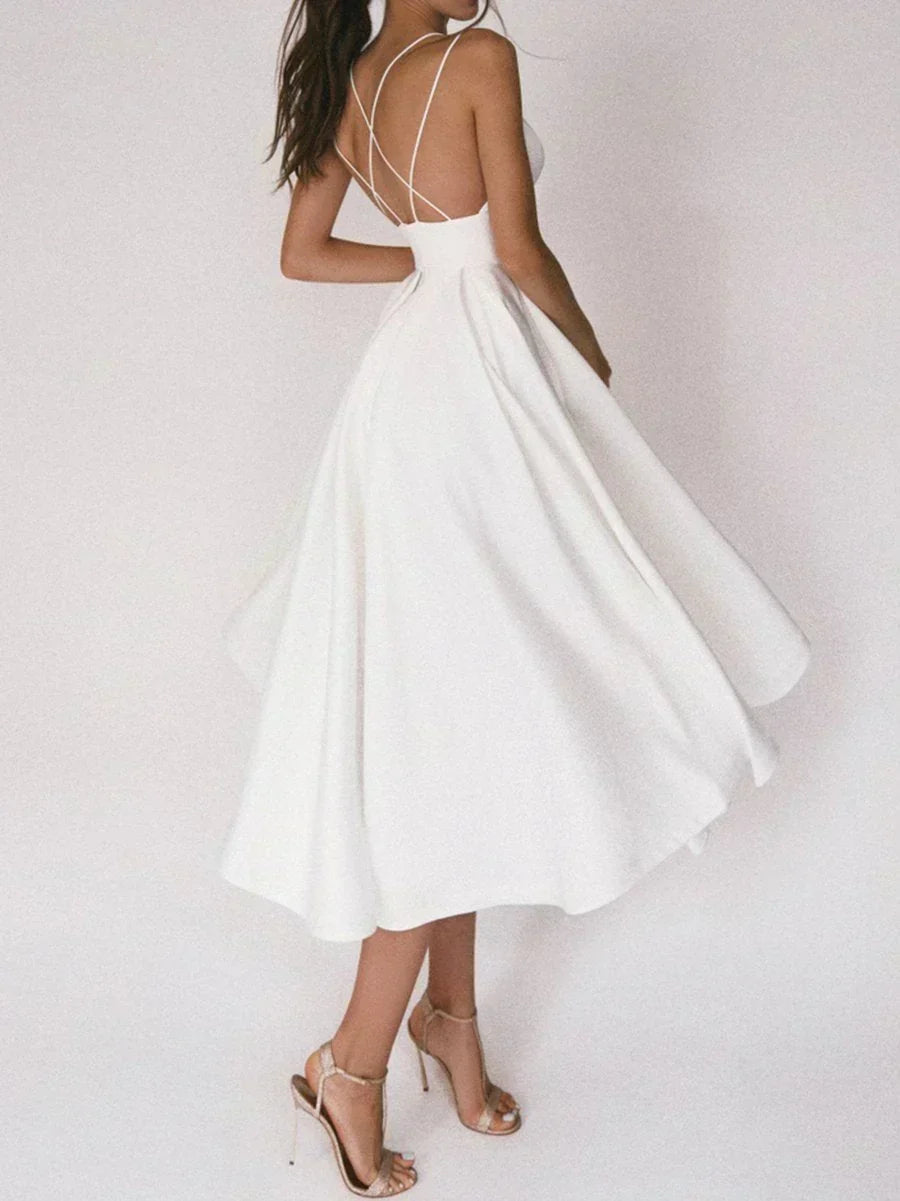 Elara - Elegancka minimalistyczna sukienka - widok 2